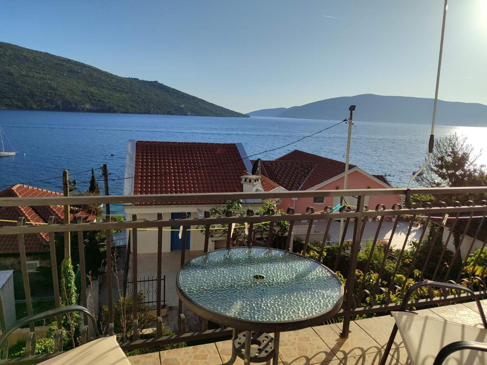 Villa Angelina Kumbor Exterior foto